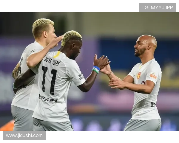 库安进球庆祝假装拉伤引发热议